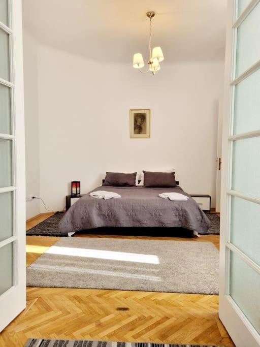 Cozy Apartment Near City Center Bucharest Exterior photo