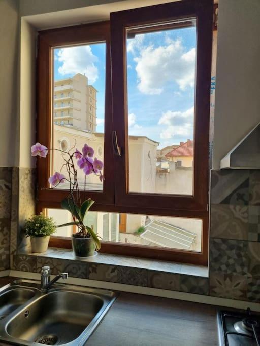 Cozy Apartment Near City Center Bucharest Exterior photo