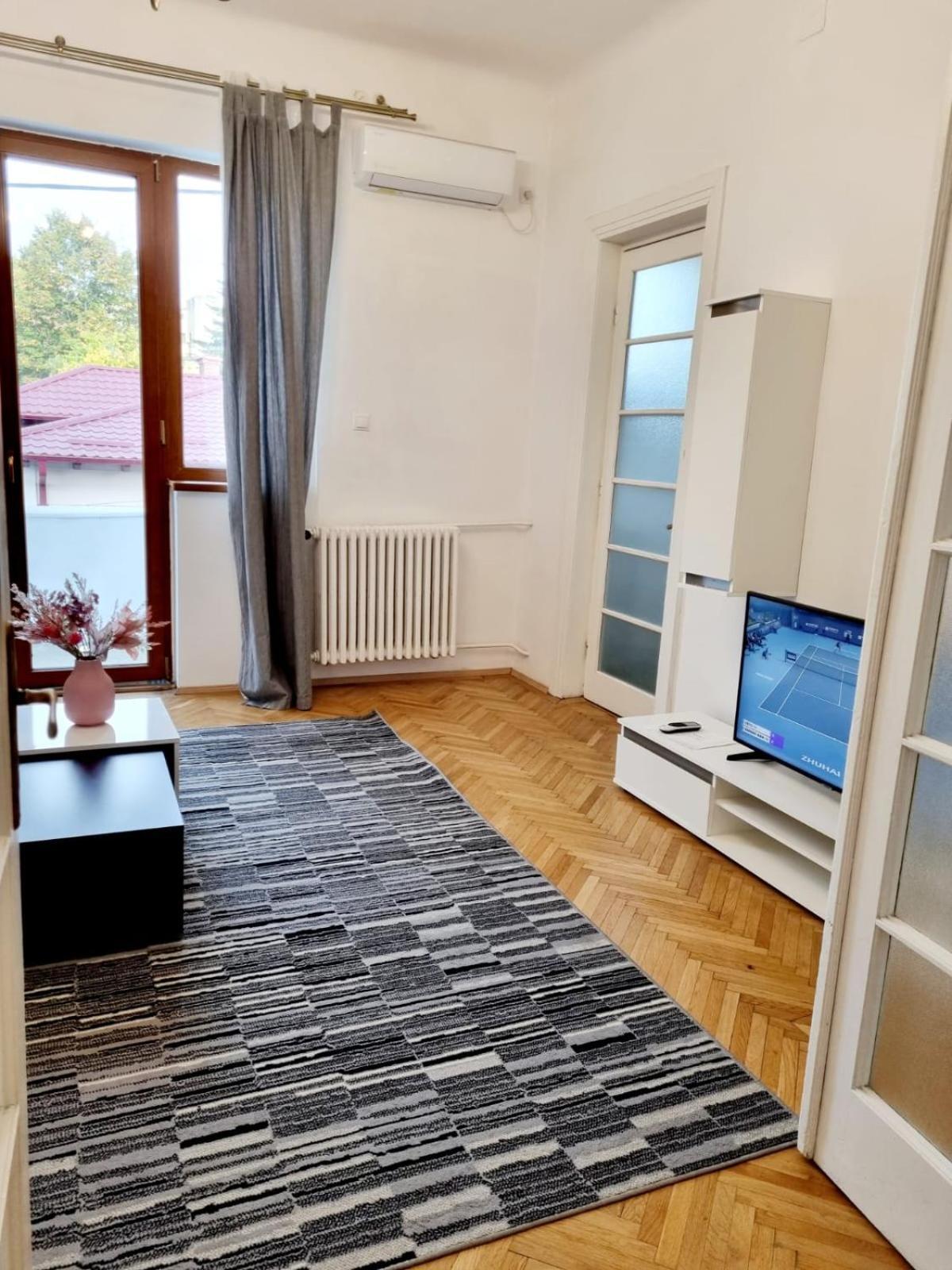 Cozy Apartment Near City Center Bucharest Exterior photo