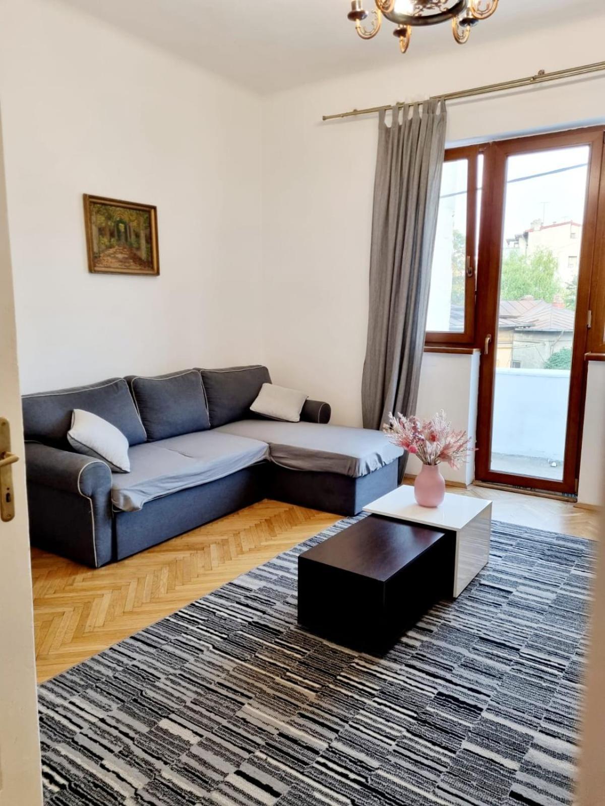 Cozy Apartment Near City Center Bucharest Exterior photo